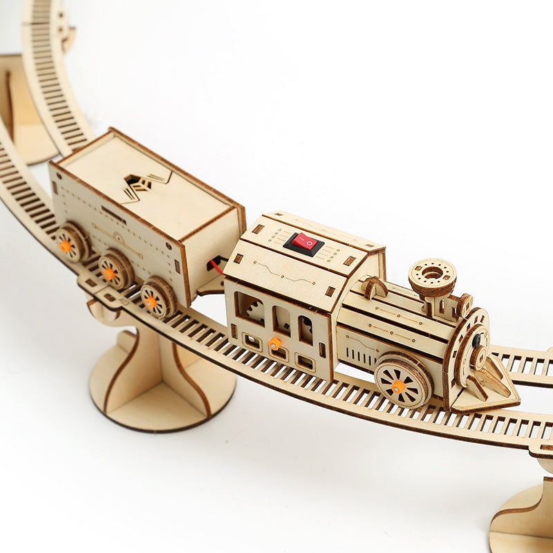 700PCS 3D DIY Steam Locomotive Model Kit with Tracks