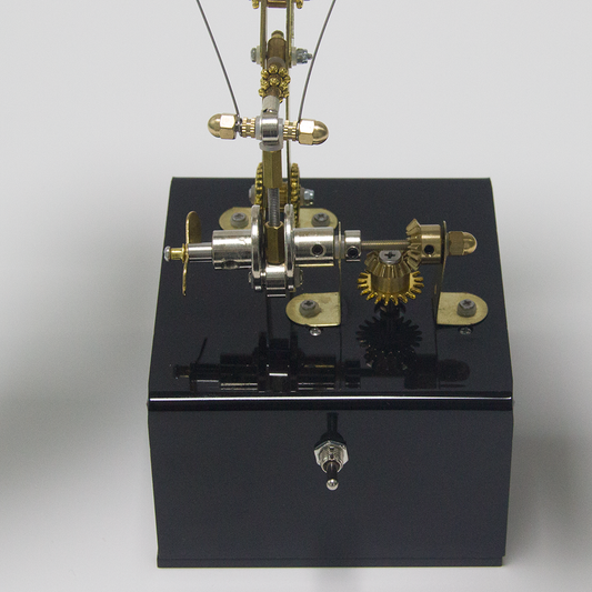 Rompecabezas mecánico de metal Steampunk con diseño de mariposa y caja de música.