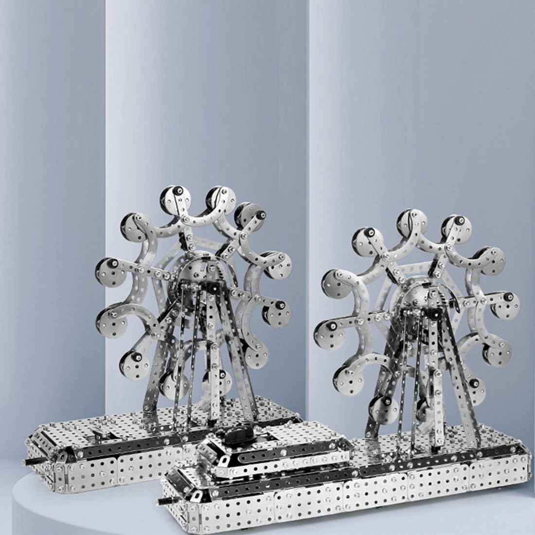 890PCS+ Metal Clockwork-driven Tractor DIY Model Toys