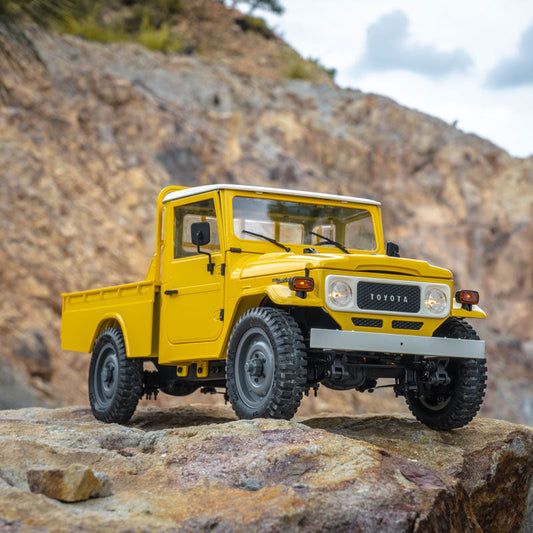 Camioneta Toyota FJ45 RTR a escala 1:12 de FMS