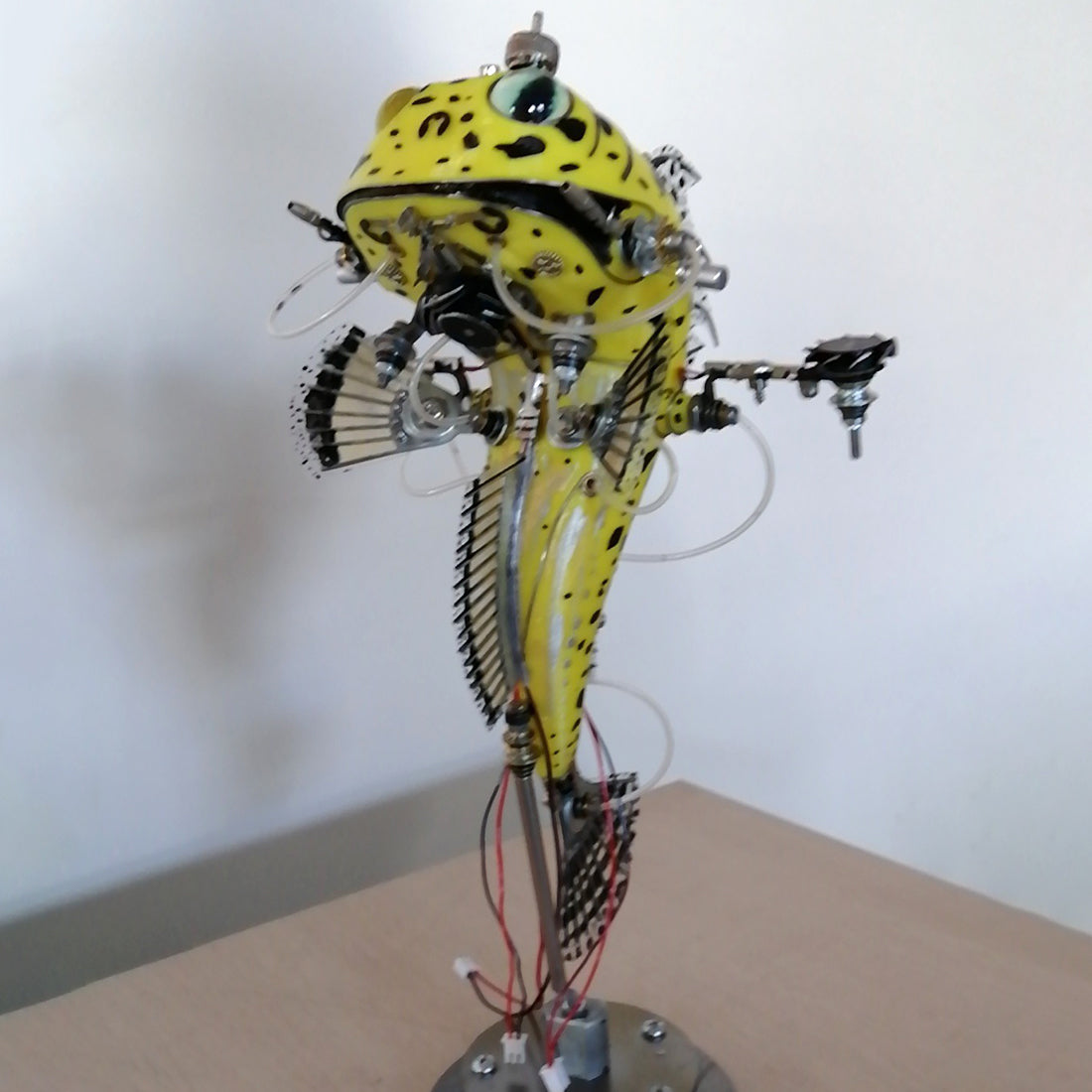 Steampunk Metal Yellow Fish Sculpture Model Kits 3D Handmade Assembled Art Crafts