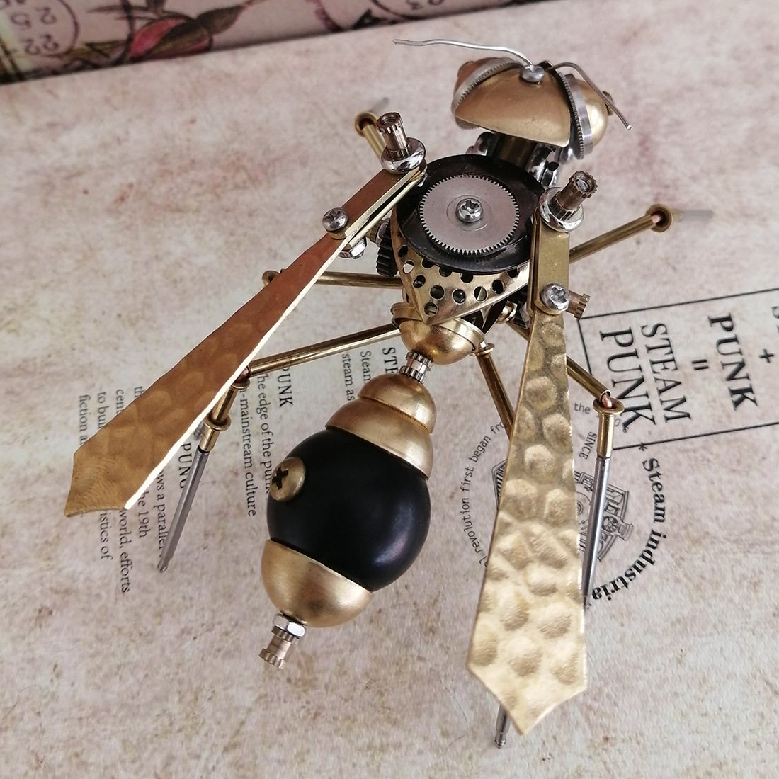 Avispa grande, modelo 3D de insectos mecánicos de metal para coleccionar