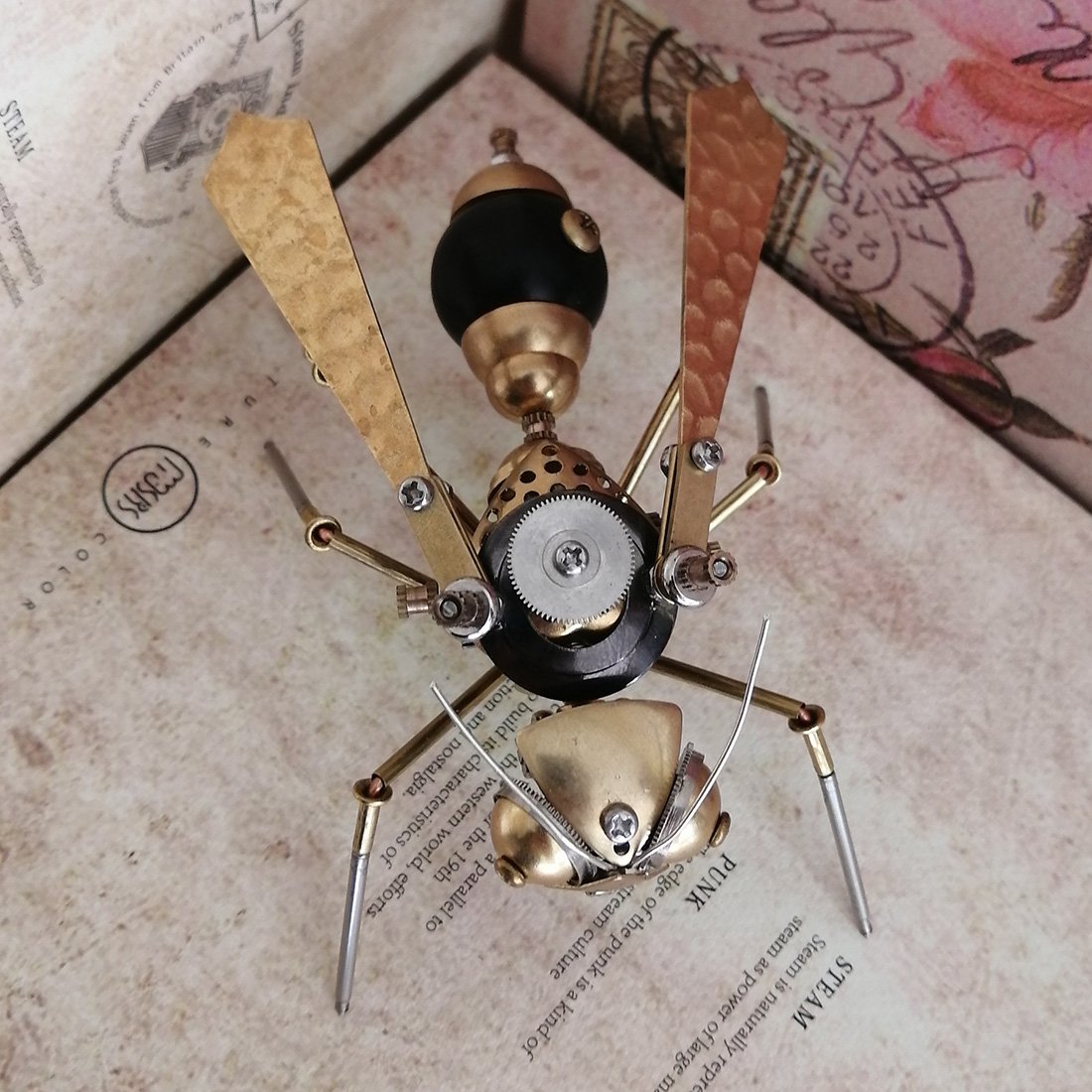 Avispa grande, modelo 3D de insectos mecánicos de metal para coleccionar