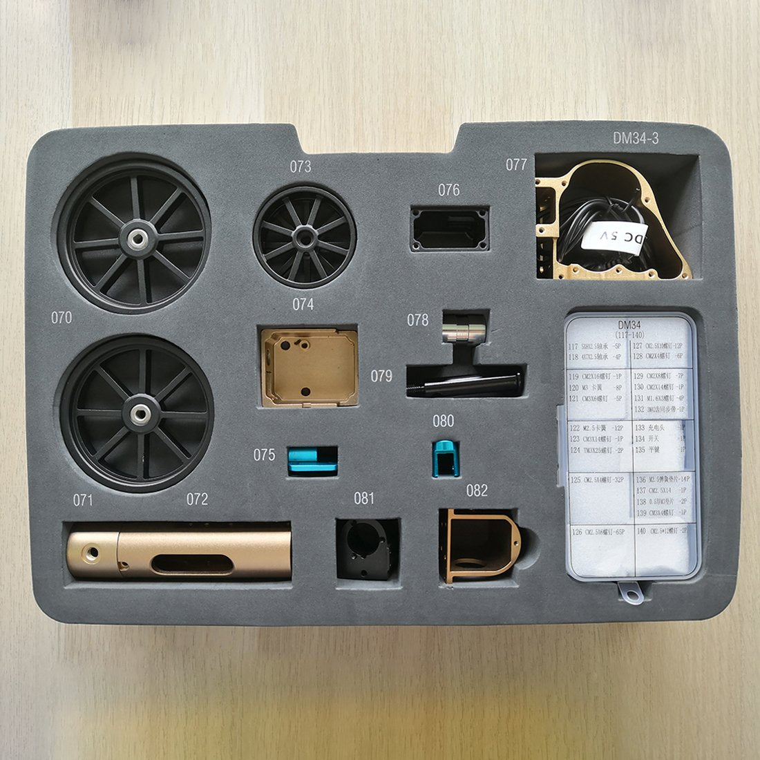 Juguete de coche eléctrico de vapor de un cilindro con ensamblaje de metal para adultos.