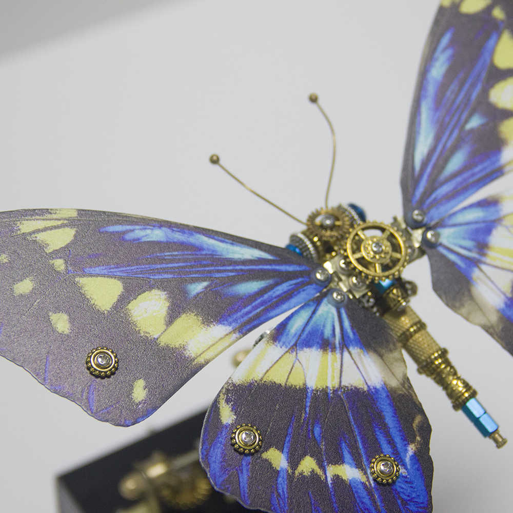 Rompecabezas mecánico de metal Steampunk con diseño de mariposa y caja de música.