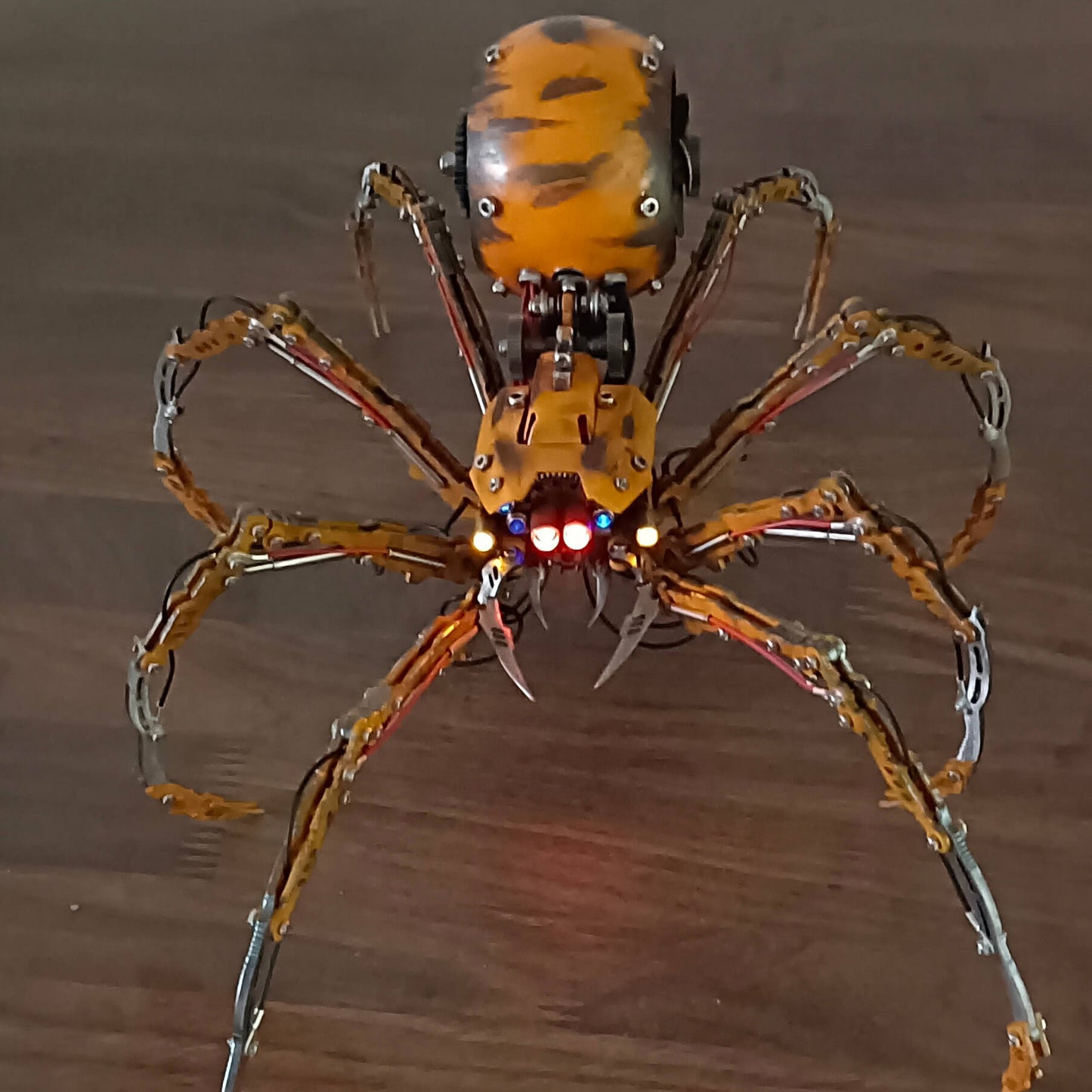 Kit de rompecabezas 3D de metal Steampunk DIY de araña dañada por la batalla