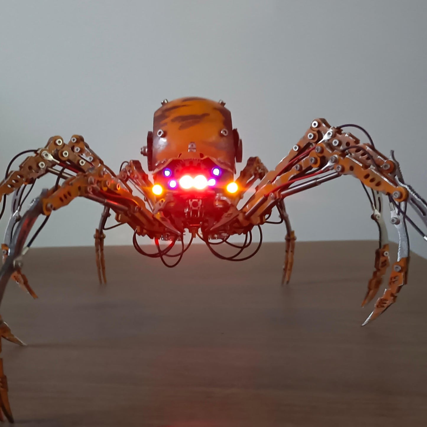 Kit de rompecabezas 3D de metal Steampunk DIY de araña dañada por la batalla